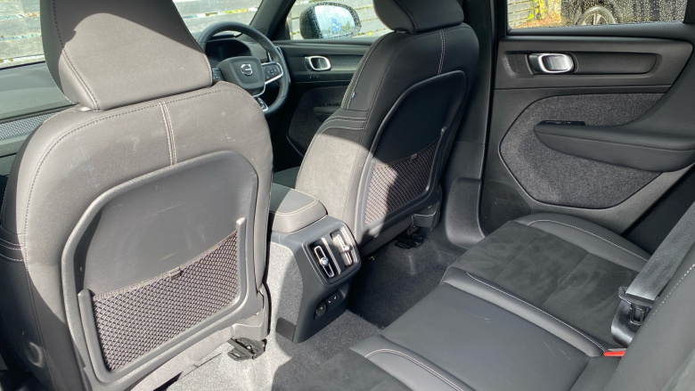 Volvo XC40 2.0 B4P Plus Dark 5dr Auto Petrol Estate